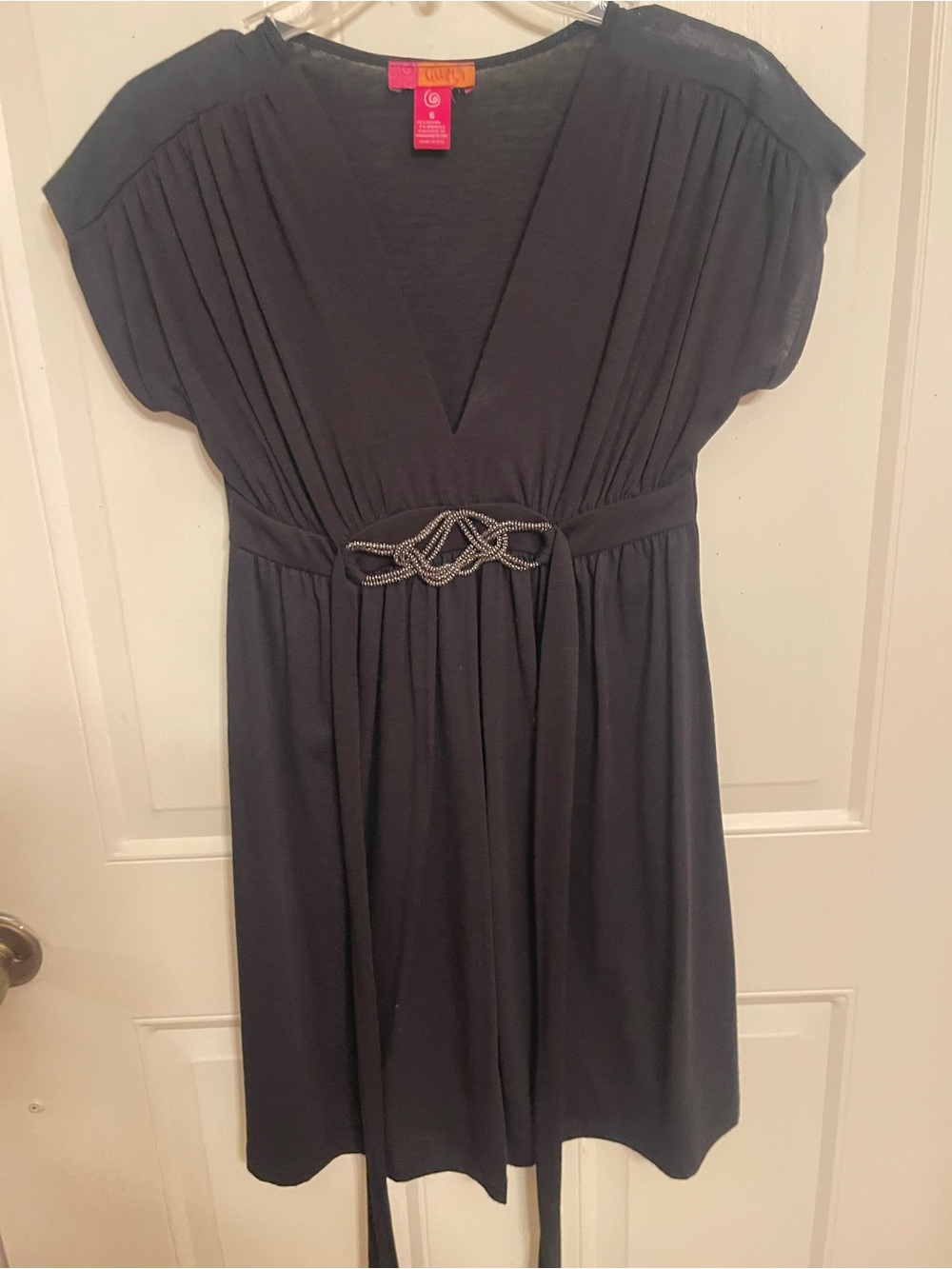Women's Black V-Neck Midi Dress with Decorative Waist Accent - Picture 1 of 4